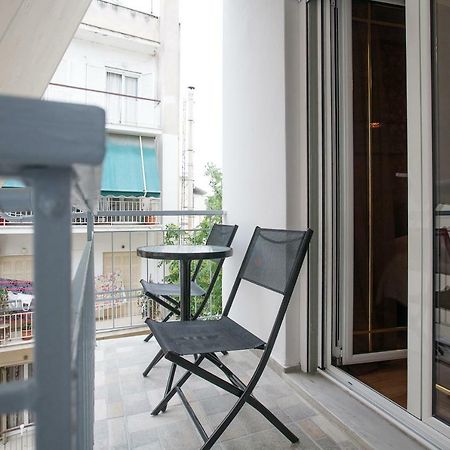 Pretty Rooms In Gold And Blue Apartment In Safe Central Area Atenas Exterior foto